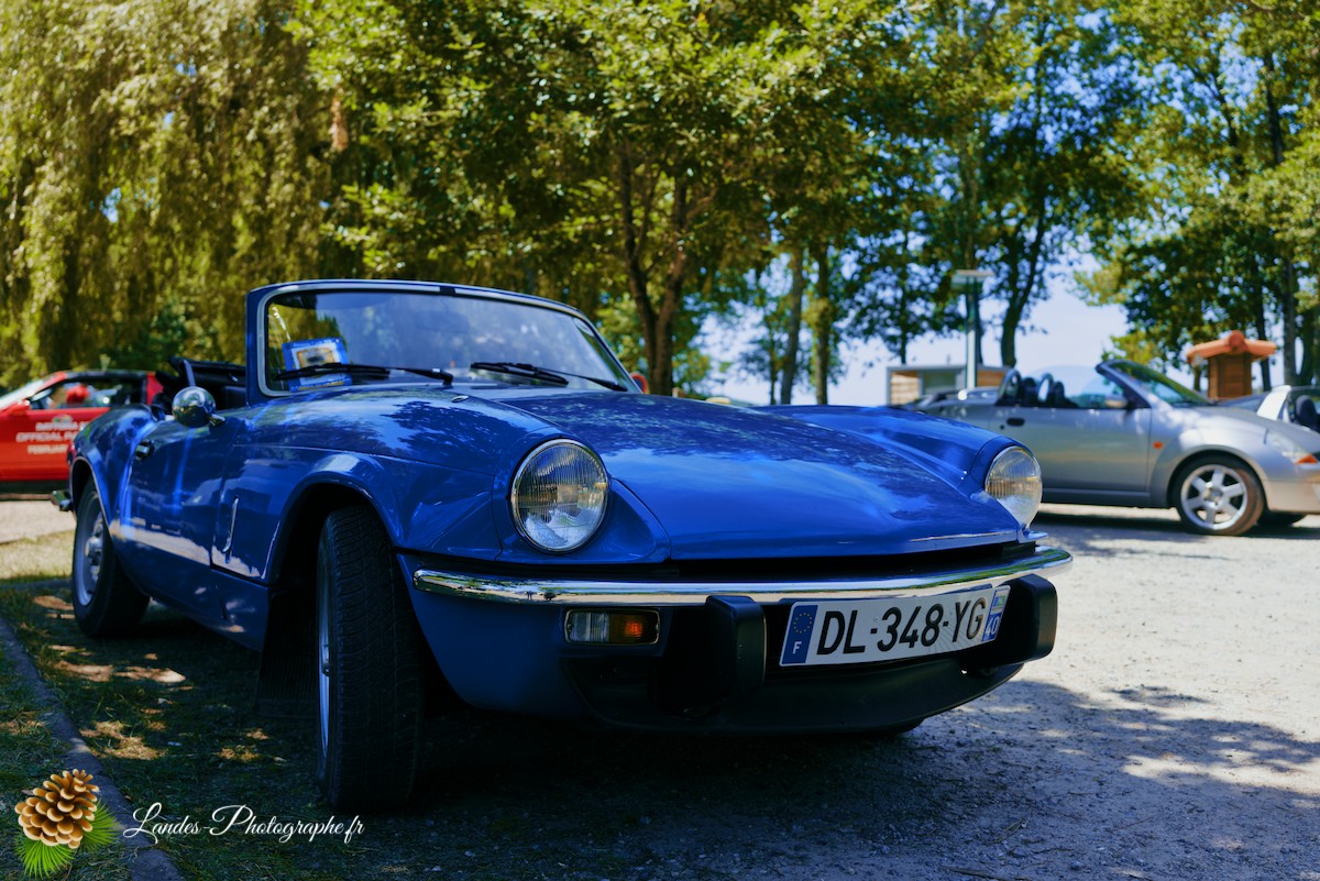 🚗  Les 10 ans du Club Loun Rétro : Patrimoine Roulant au Bord du Lac de Léon